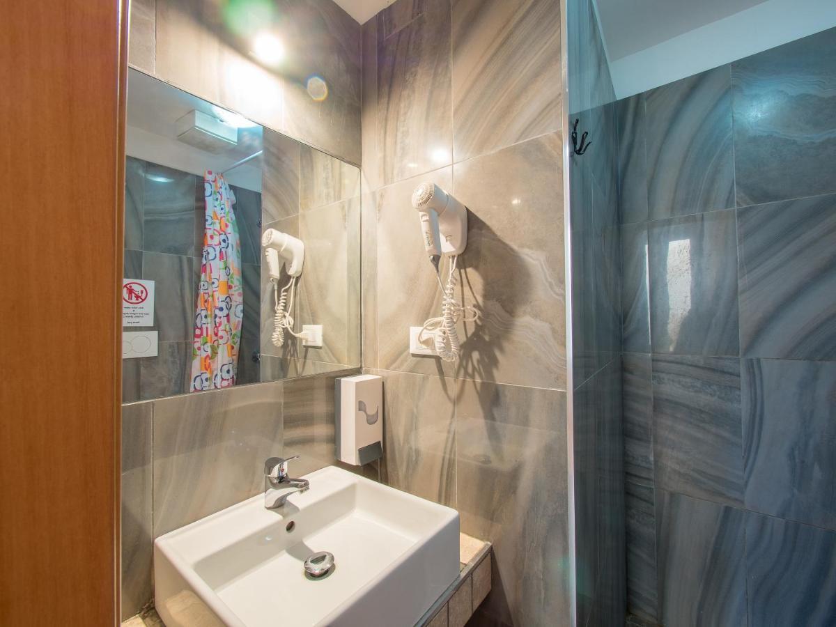 Triple Room,1557941377:JPEG