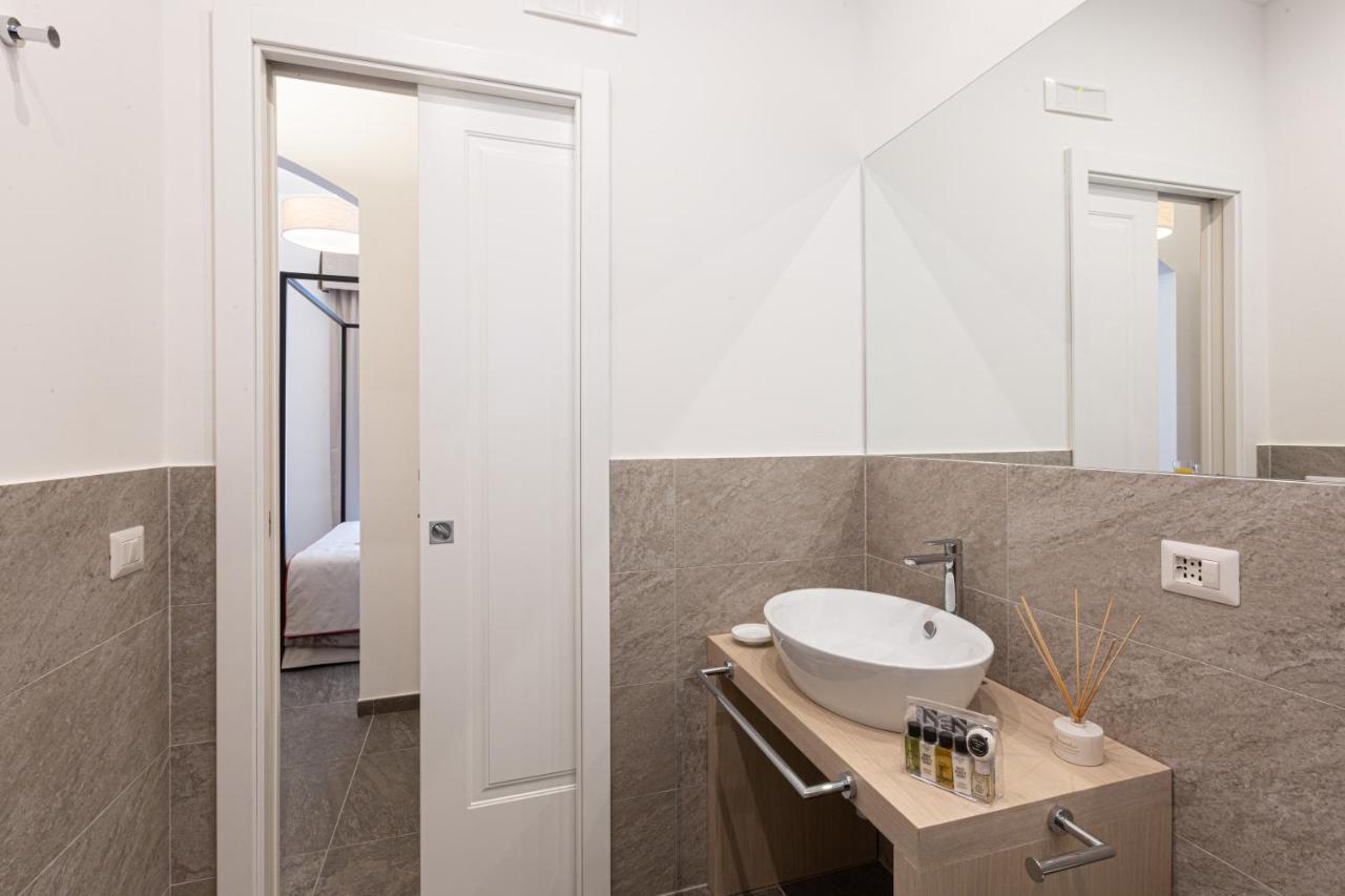 Deluxe Double Room Shower,970825273:JPEG