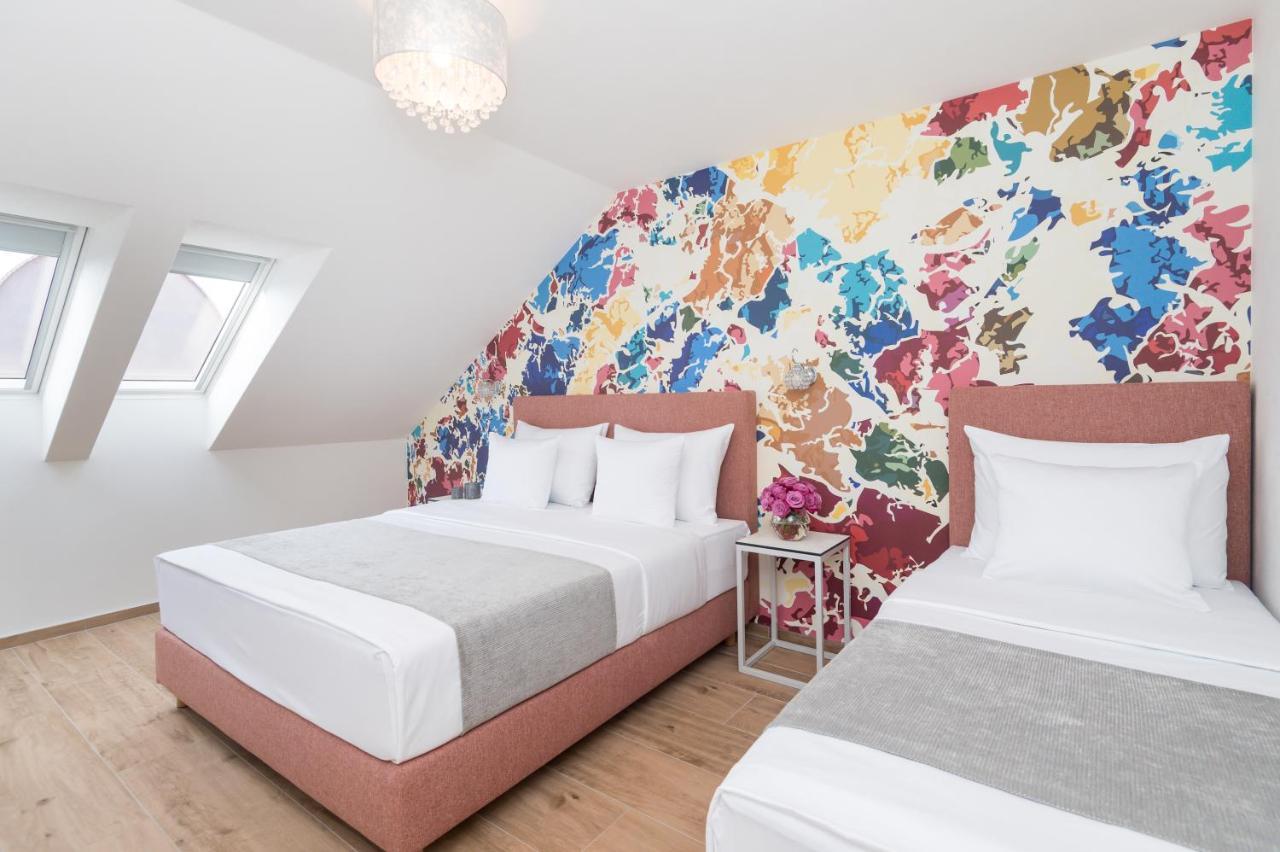 Luxury Two-Bedroom Apartment,973165534:JPEG