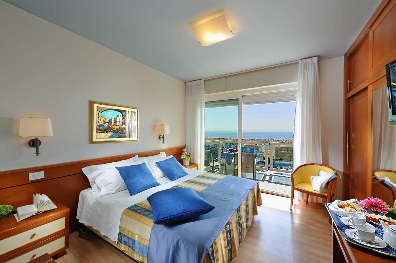 Double or Twin Room Sea View