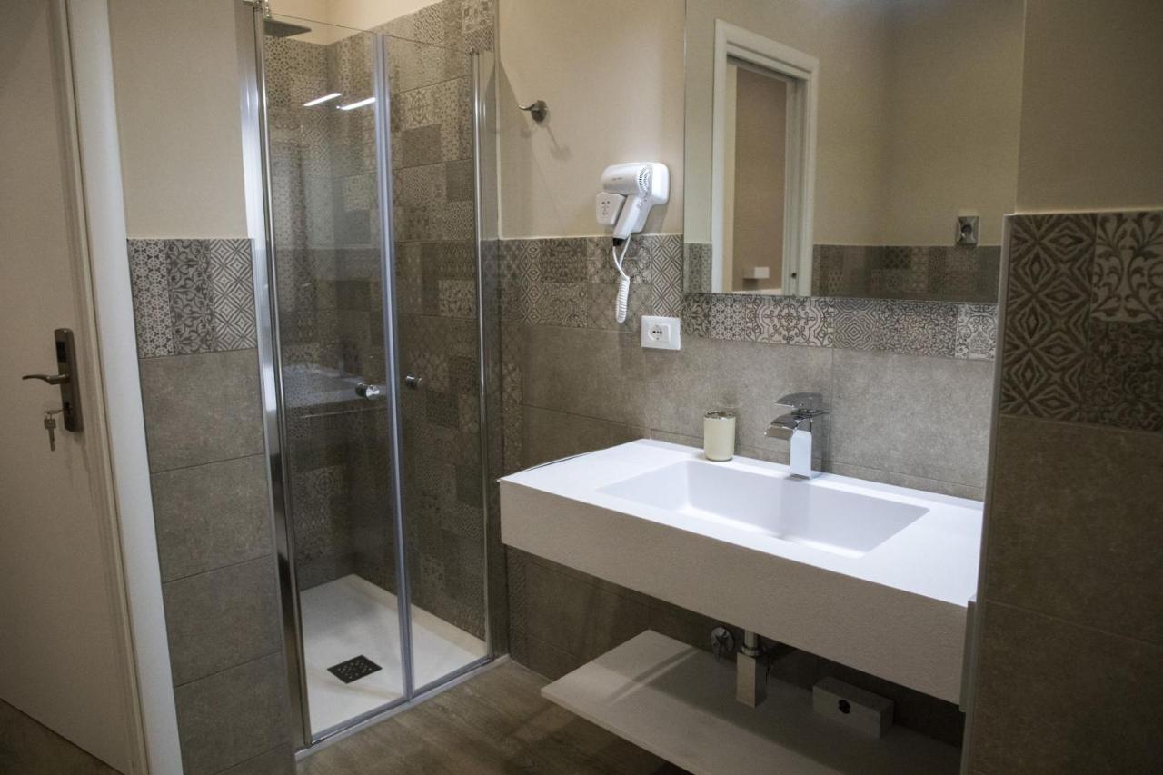 Double Room Private Bathroom,977933386:JPEG