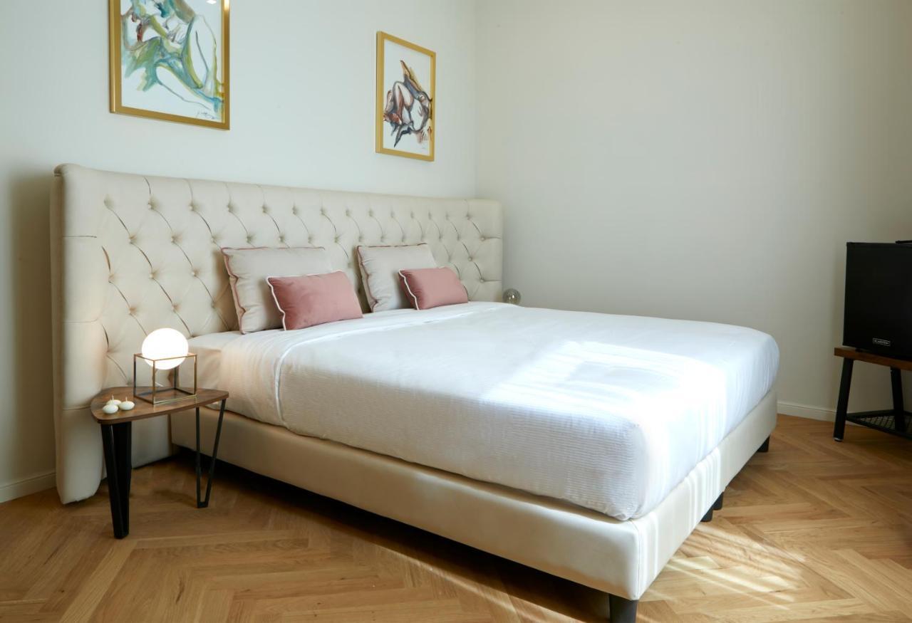 Standard Double or Twin Room,977990950:JPEG