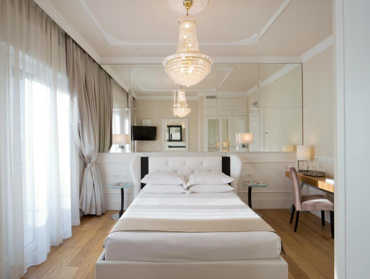 Deluxe Double Room Balcony City View