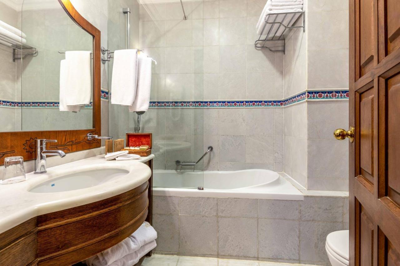 Deluxe Quadruple Room,979226650:JPEG