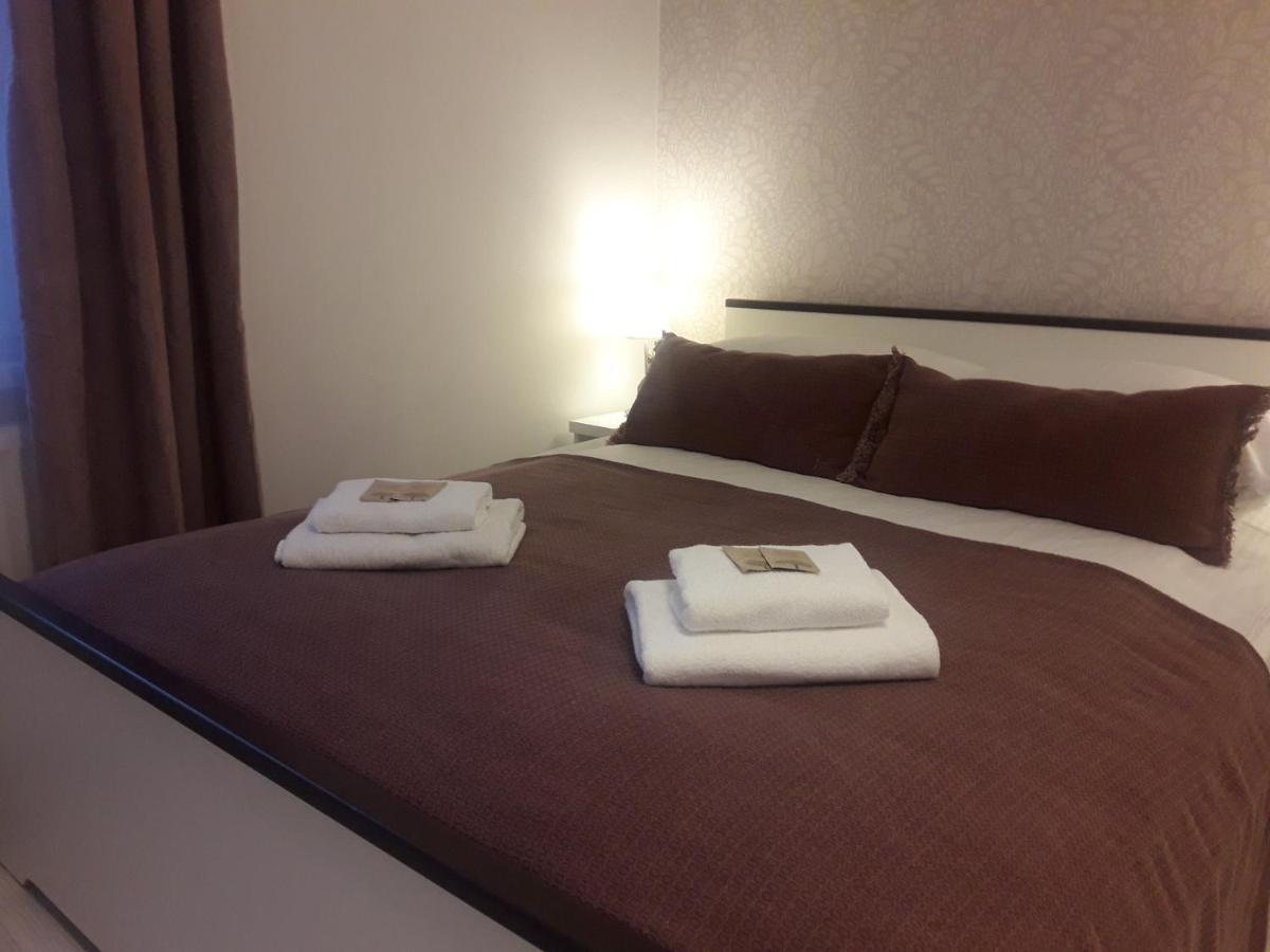 Small Double Room,1590397961:JPEG