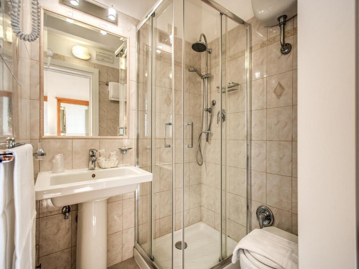 Triple Room,1198390192:JPEG