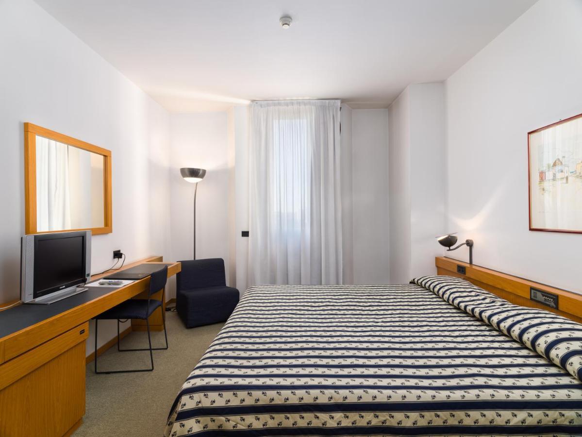 Classic Double or Twin Room,981975739:JPEG