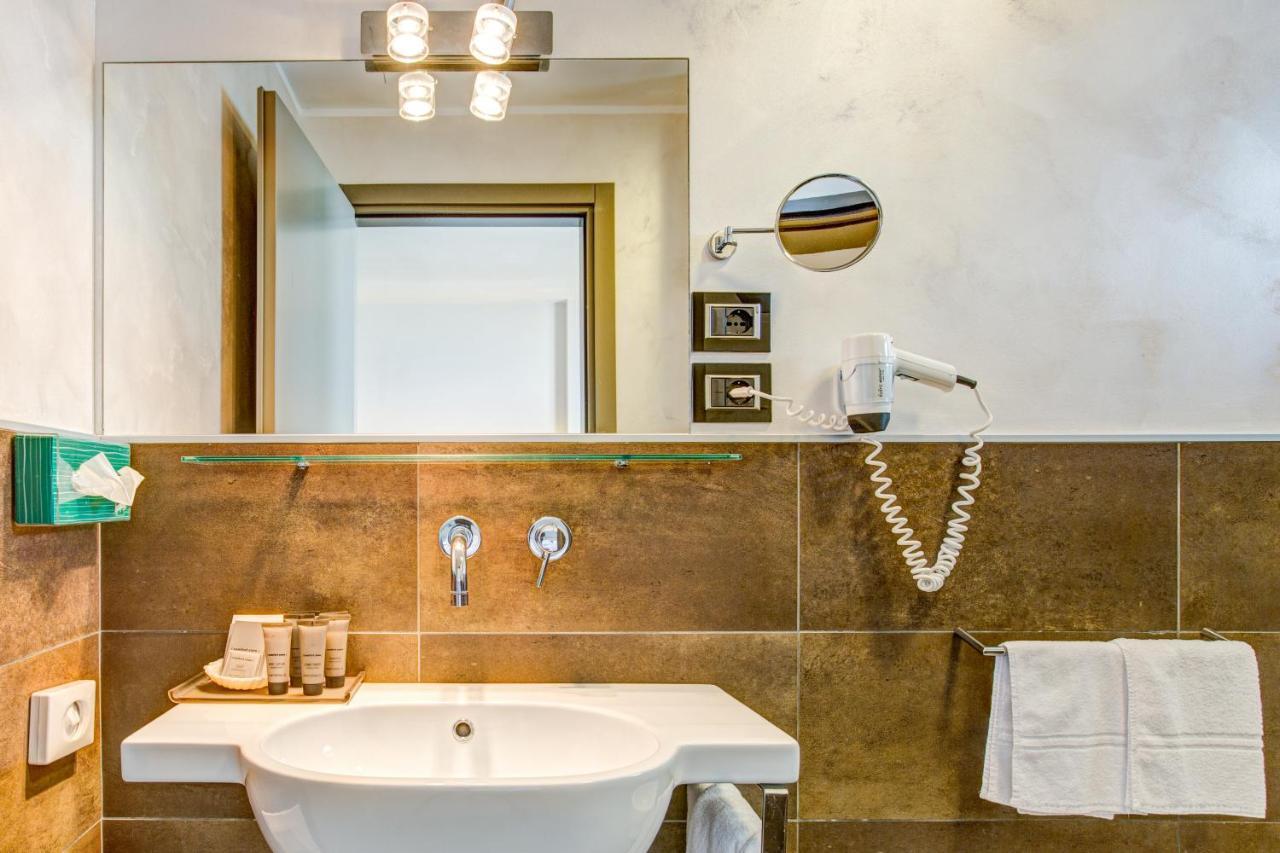 Camera Matrimoniale Deluxe con Balcone Fronte Mare