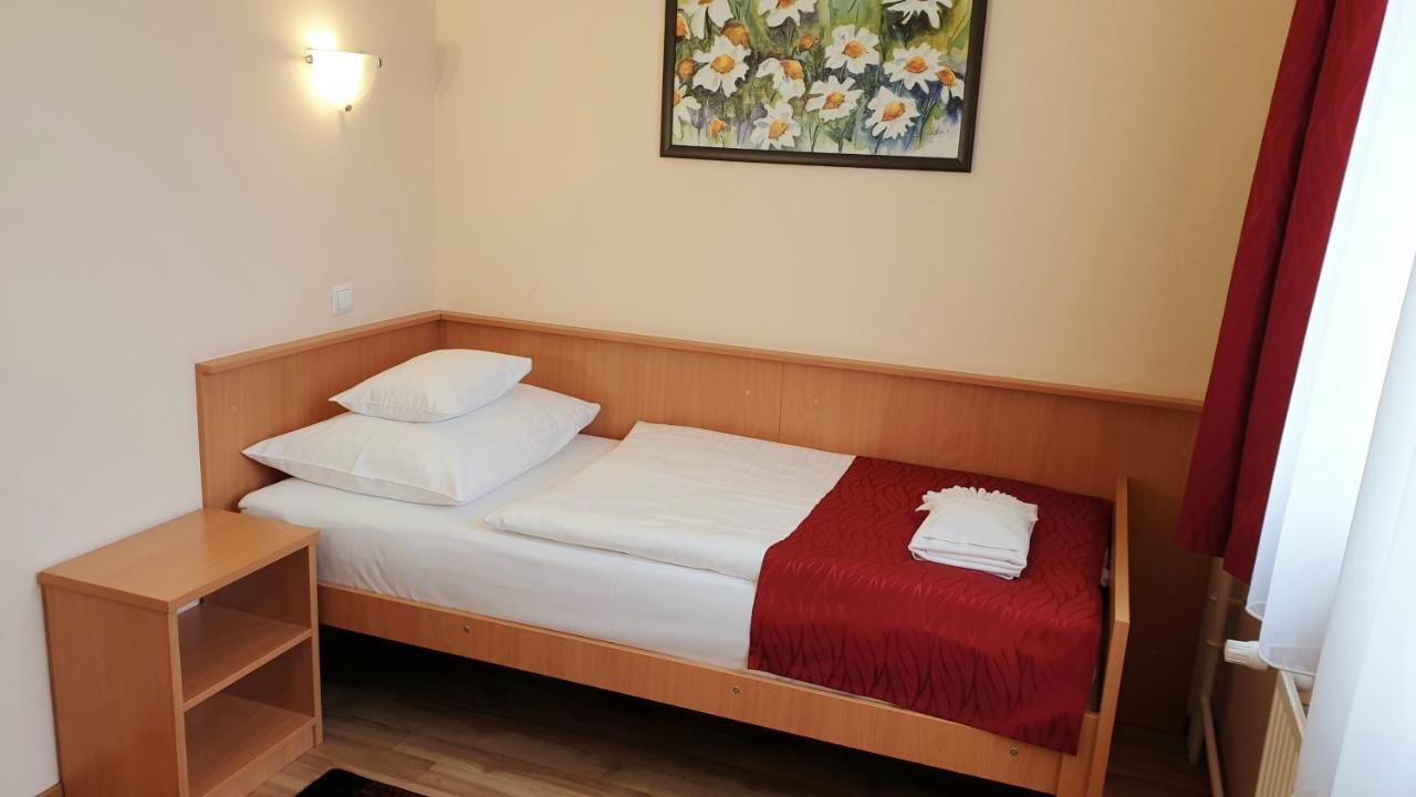 Single Room without Air Conditioning,982131178:JPEG
