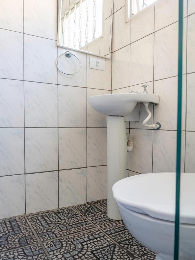Quarto Triplo com Banheiro Privativo