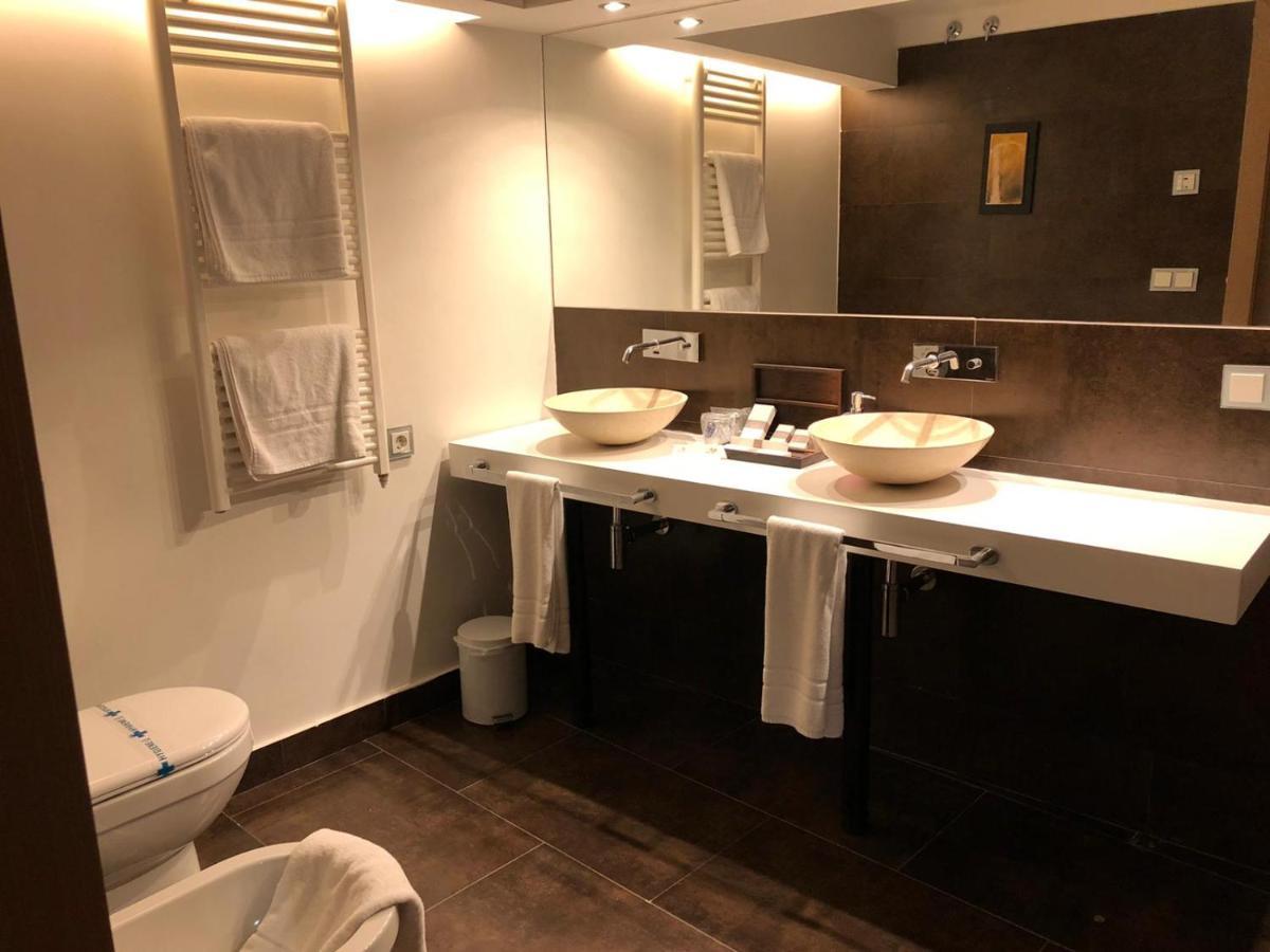 Duplex Suite Spa Bath,992709397:JPEG