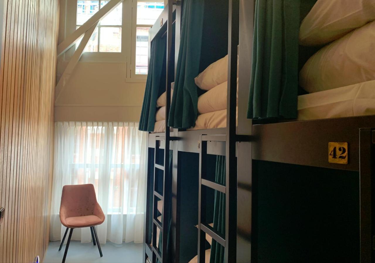 Capsule Bed,983702245:JPEG