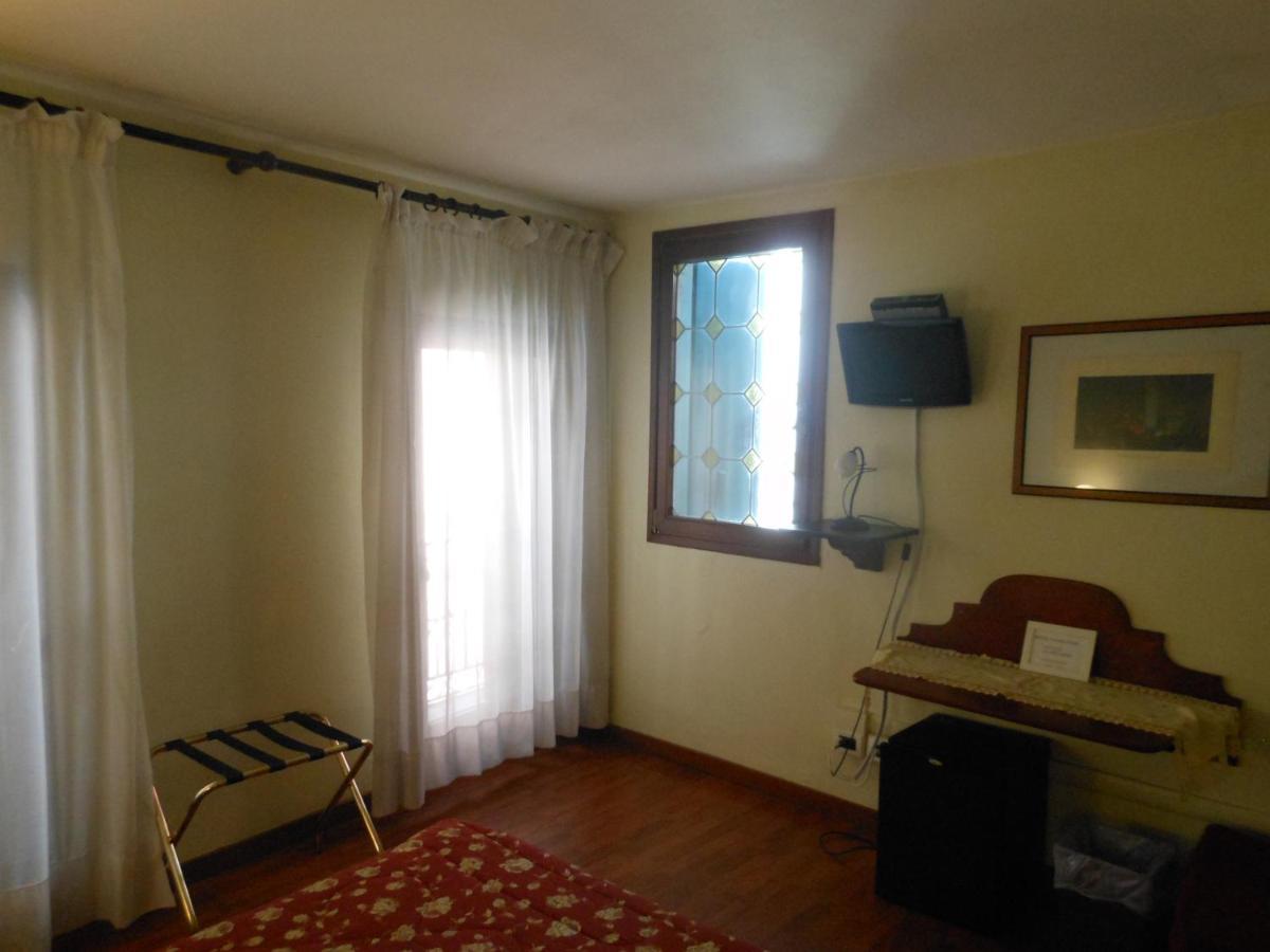 Double or Twin Room,986404246:JPEG