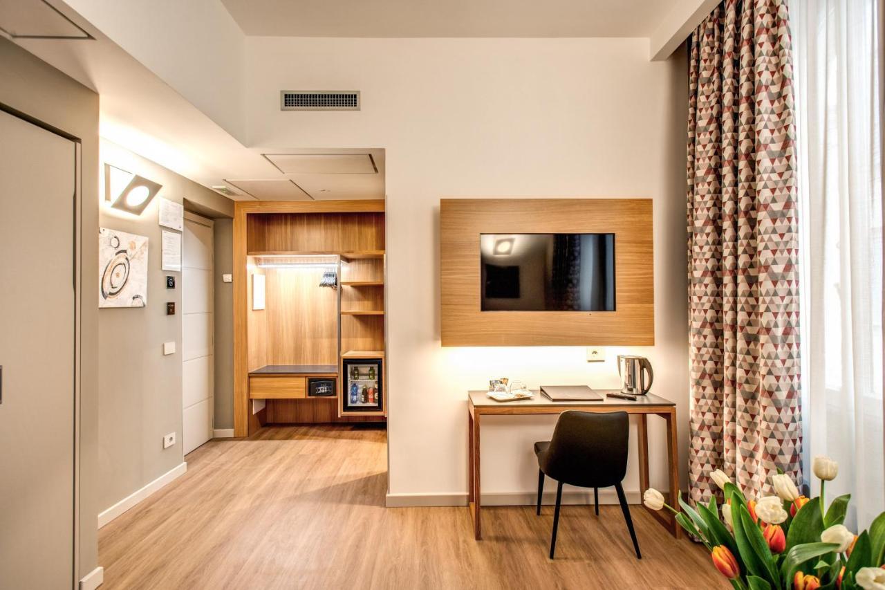 Deluxe Quadruple Room,988005583:JPEG