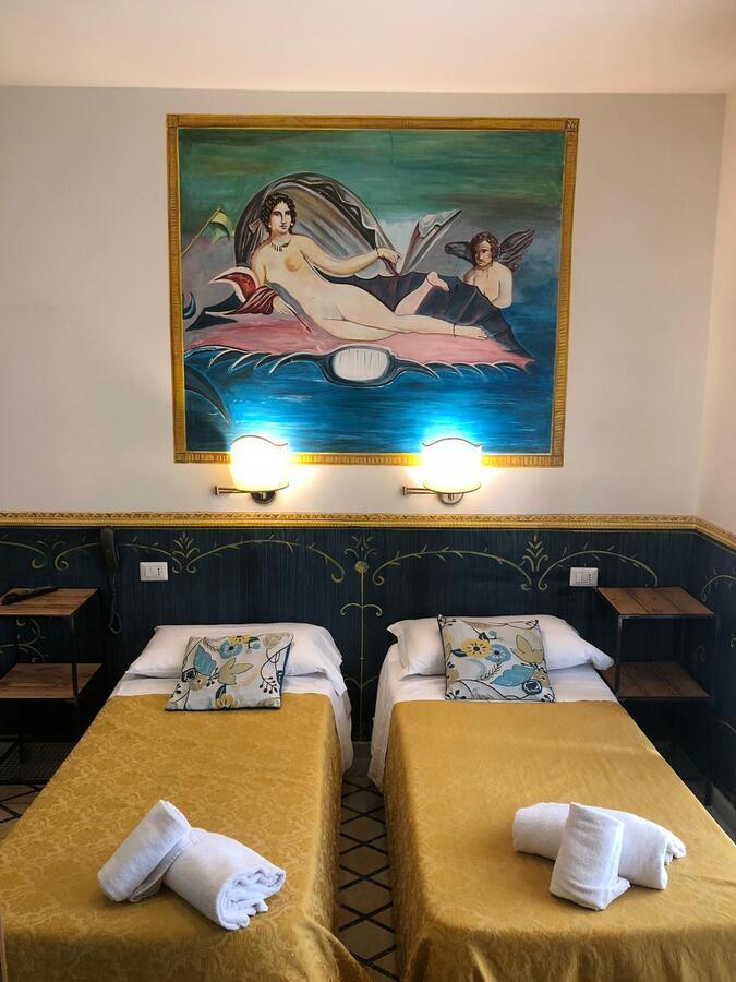 Twin Room,780957462:JPEG