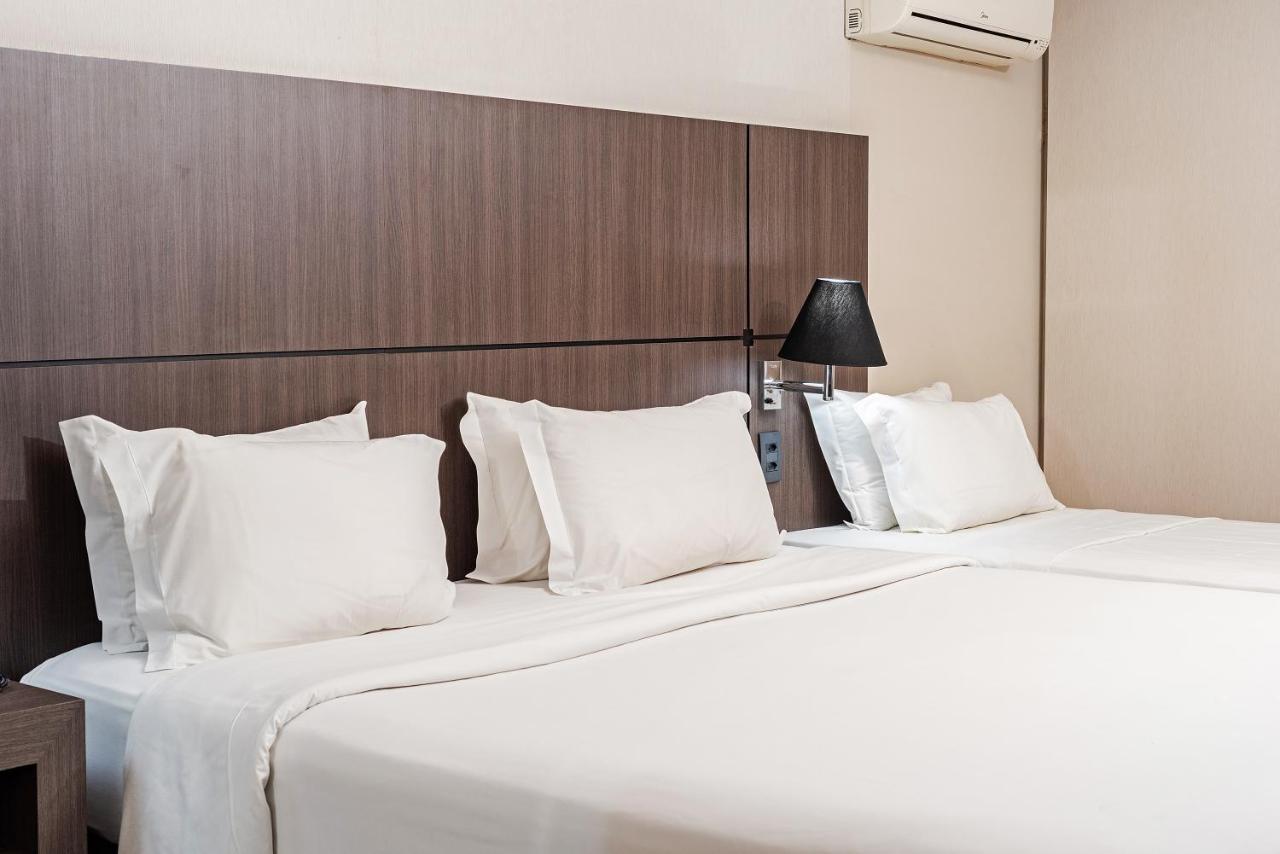 Family Room,1212607528:JPEG