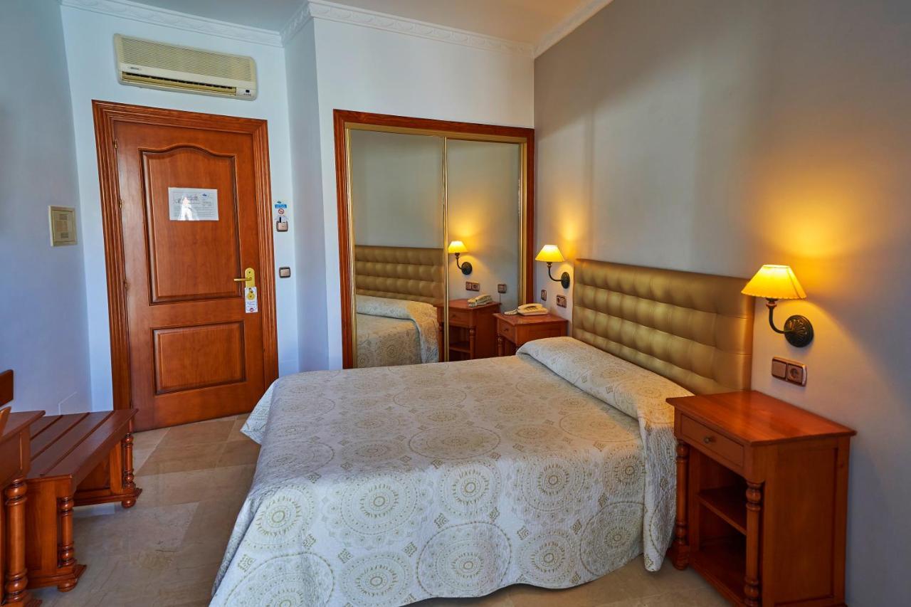 Triple Room Bathroom,993080527:JPEG