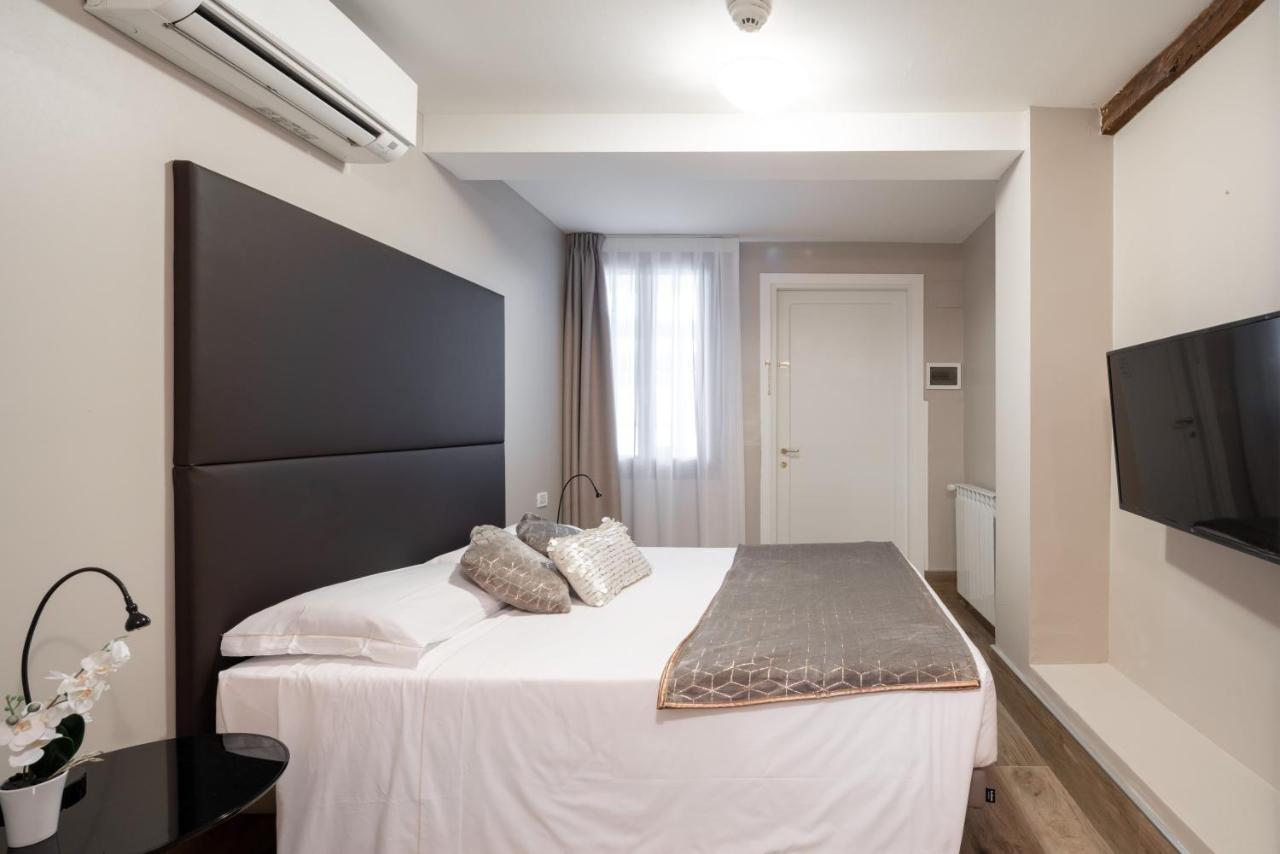 Double Room,995678890:JPEG
