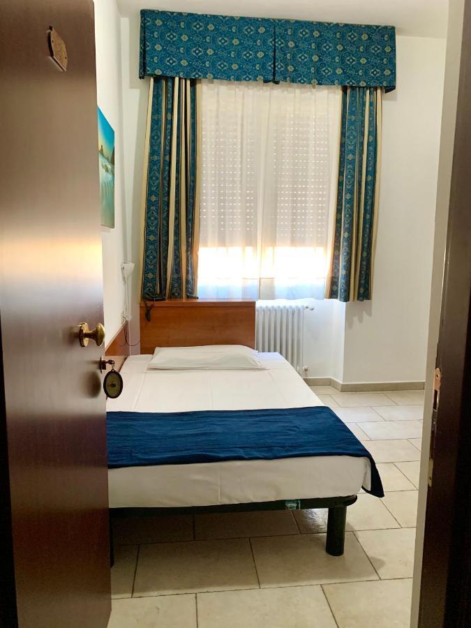 Single Room,995711323:JPEG