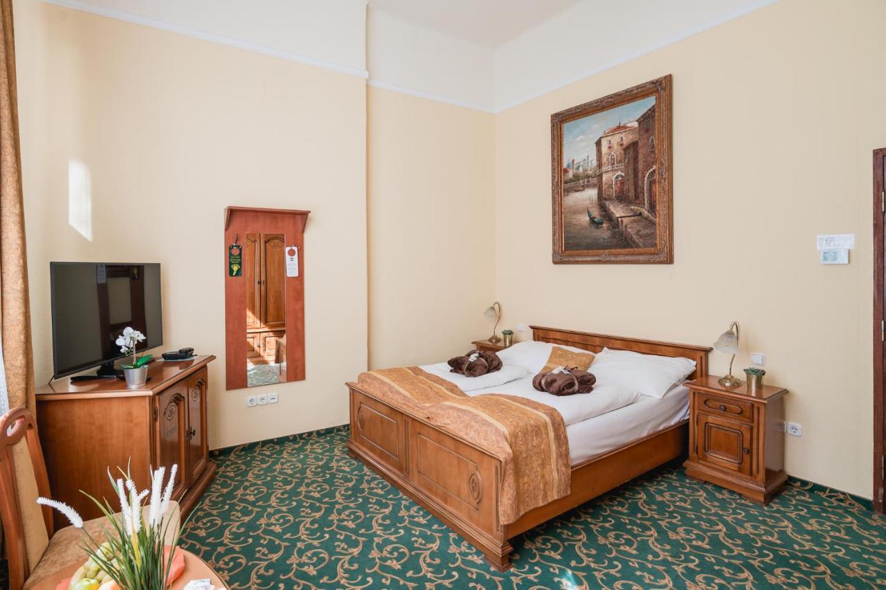 Double Room,996510895:JPEG