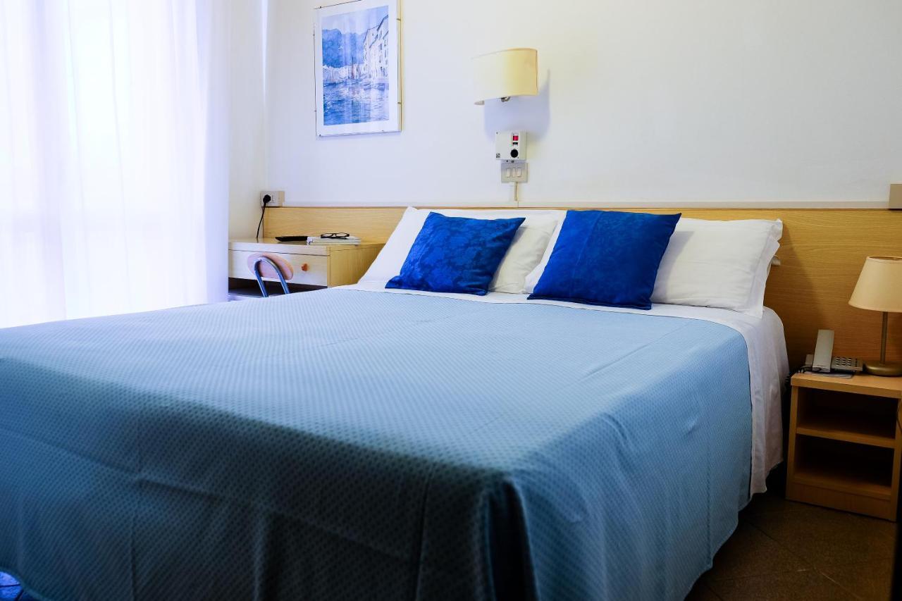 Small Double or Twin Room,998371080:JPEG