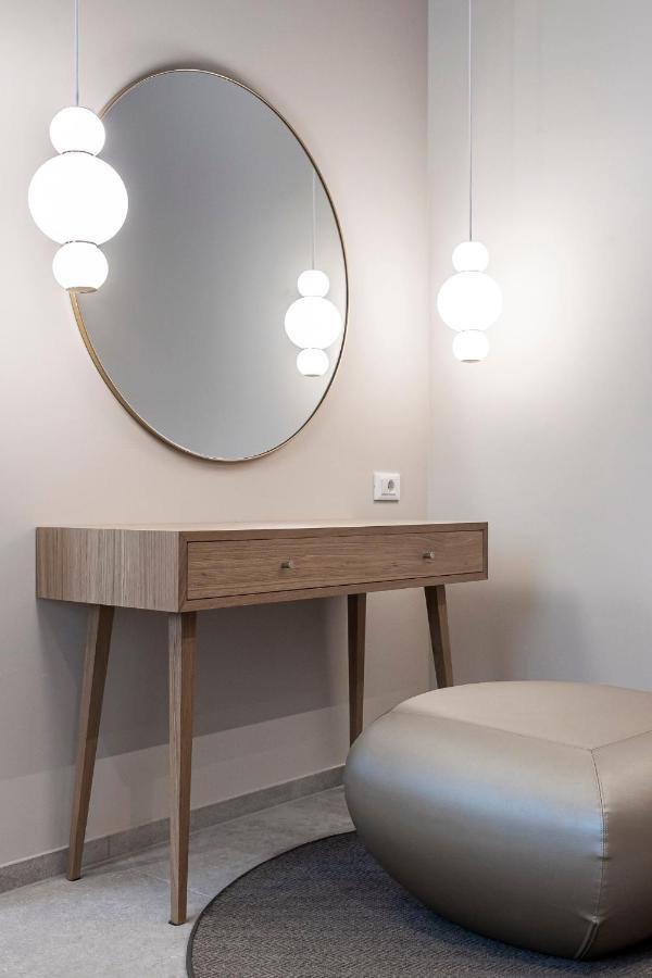Design Suite with Balcony and Bathtub,996781495:JPEG