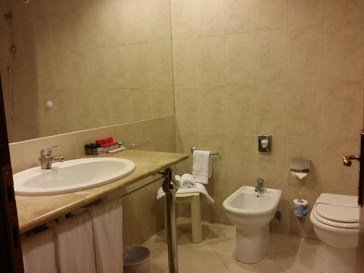 Standard Family Room,997287945:JPEG