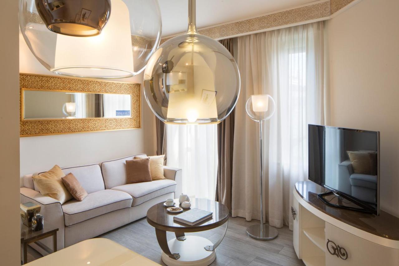 One-Bedroom Apartment Balcony City View