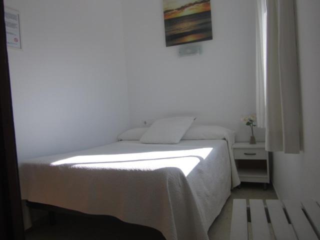 Small Double Room,998505864:JPEG