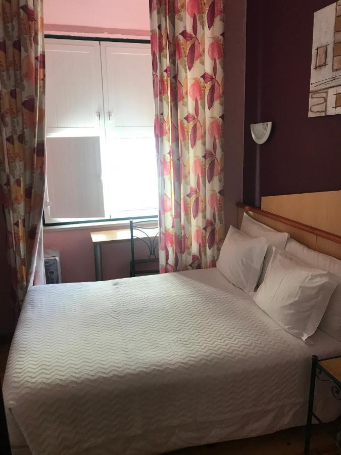 Single Room,998935917:JPEG