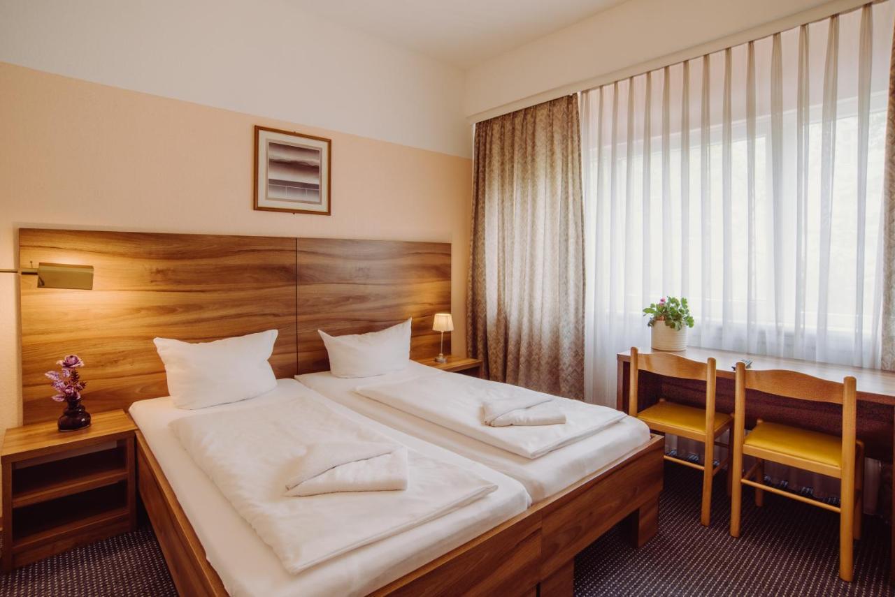 Twin Room,999374604:JPEG
