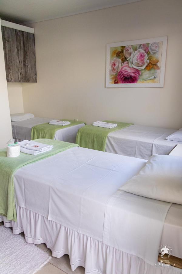 Luxury Triple Room,615145455:JPEG