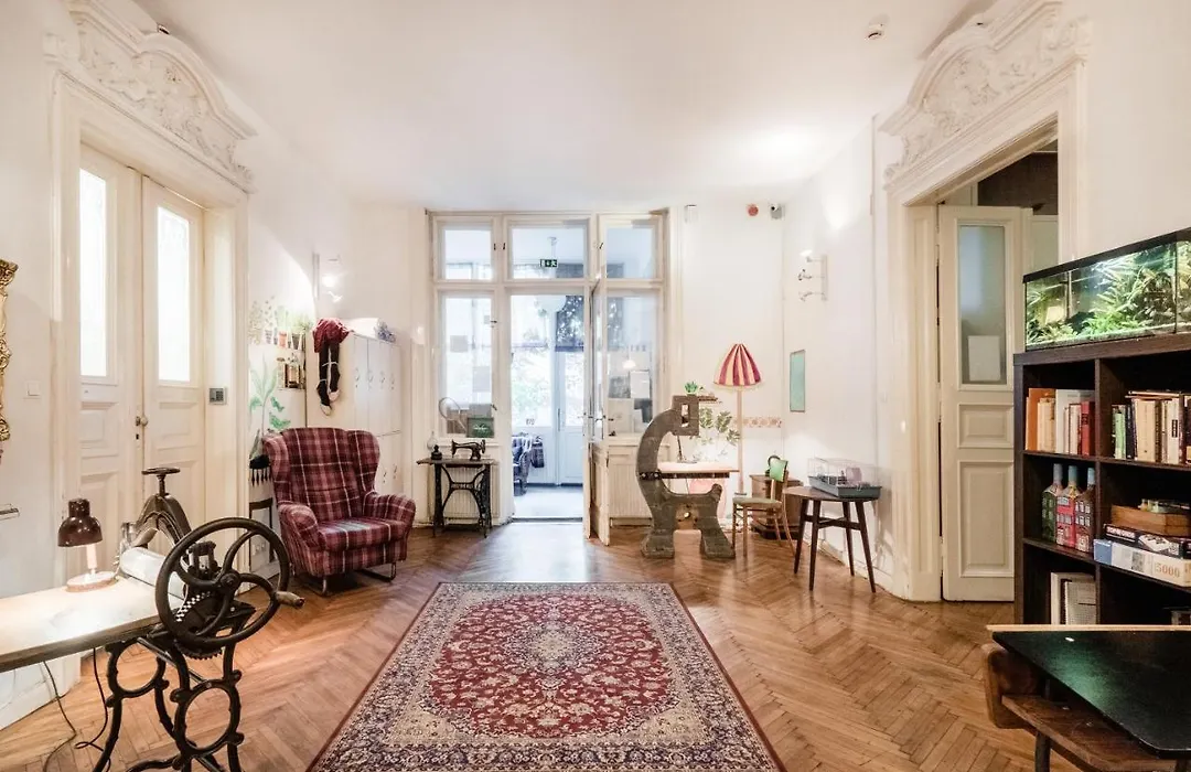 Baroque Hostel&Coworking-1