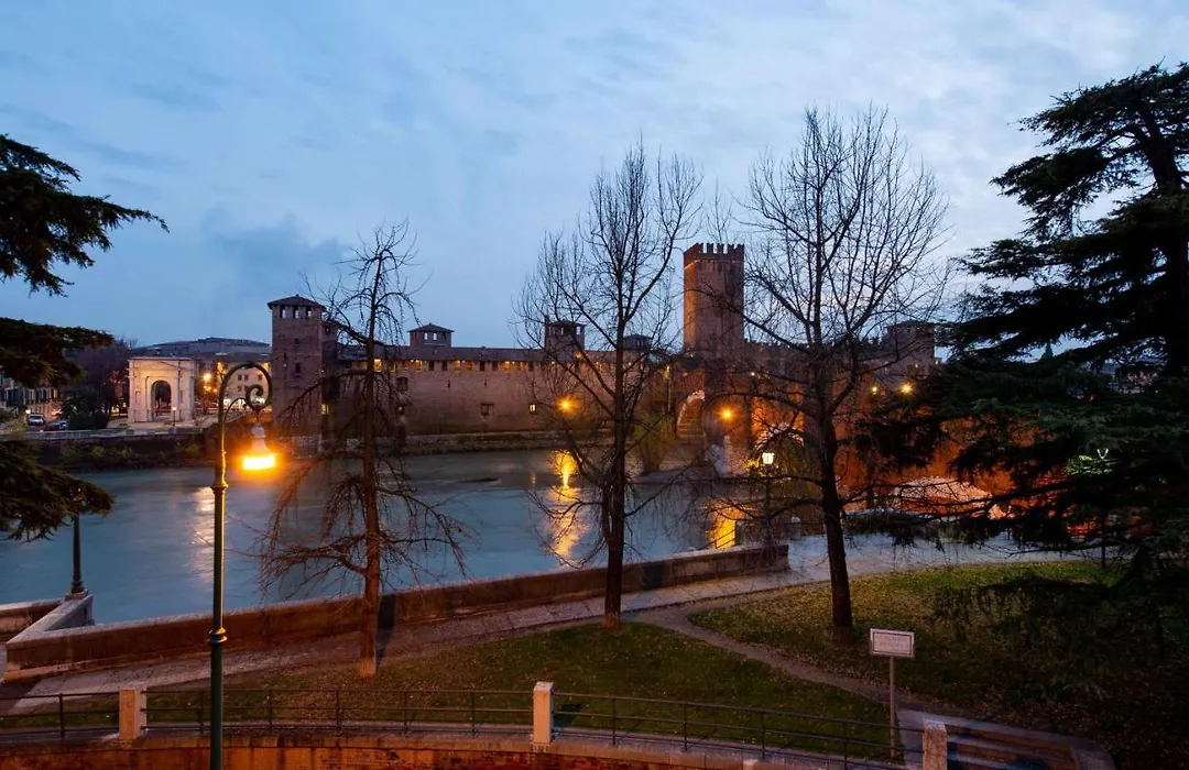 3 Amici Al Castello-1