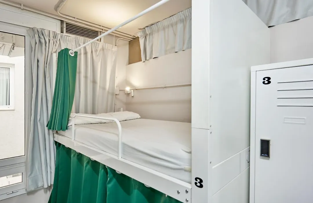 Hola Hostal Eixample-1