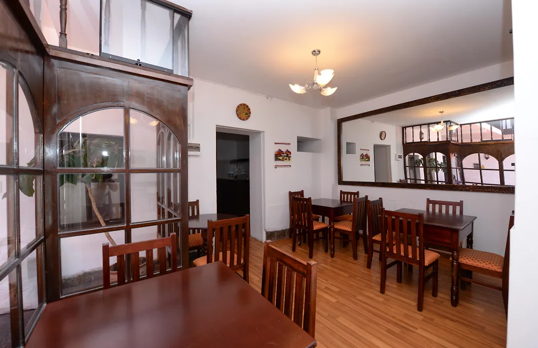 Yabar Hotel Plaza-1