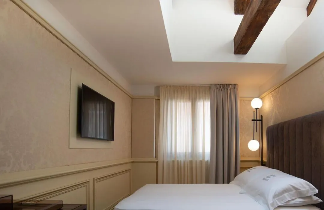 Eight Venezia-1