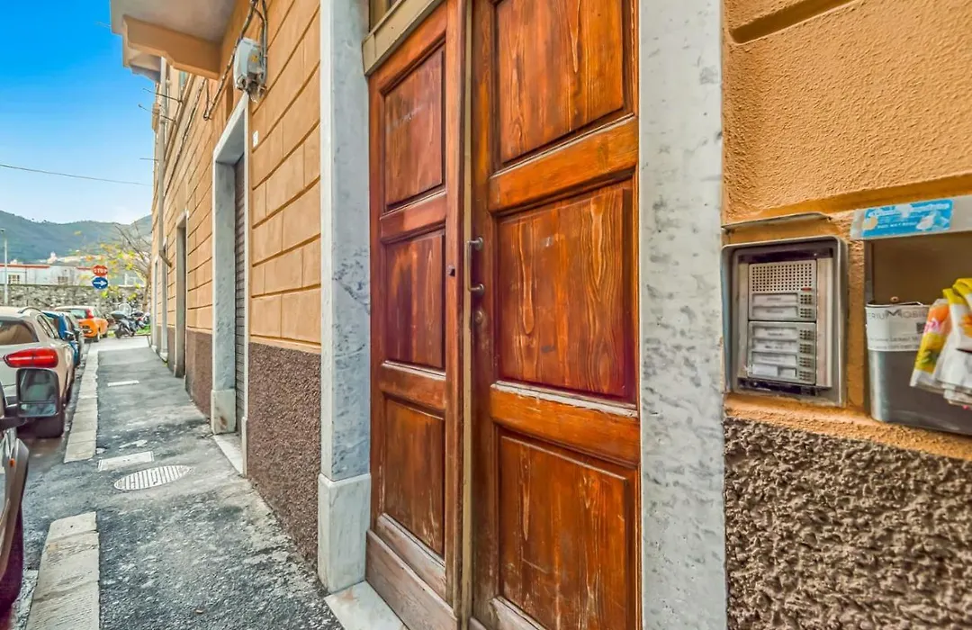 Nelli Rooms Via Biassa-1