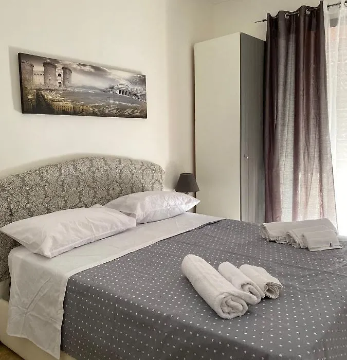 Falù Napoli centro camera con cucina e bagno privato-1