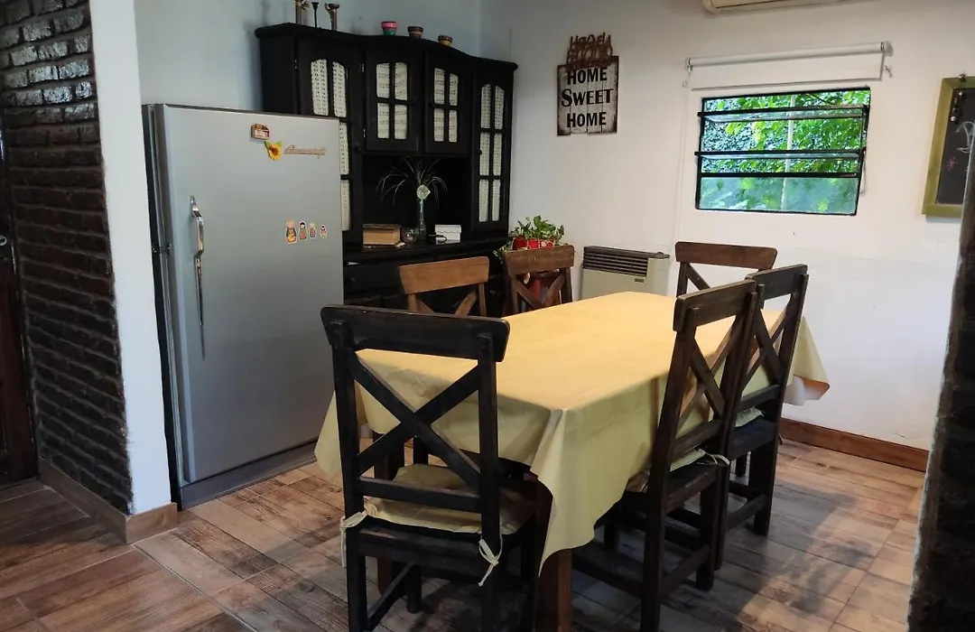 Casita Casa con parque, estacionamiento y pileta en Tigre-1