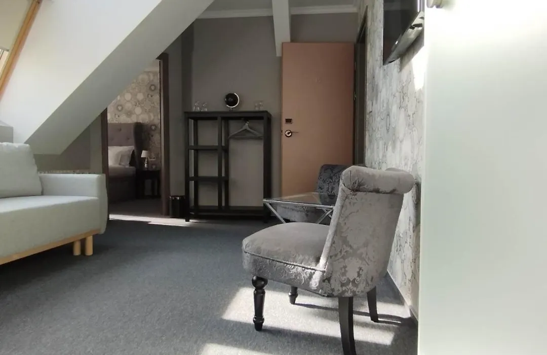 Váralja Home-1