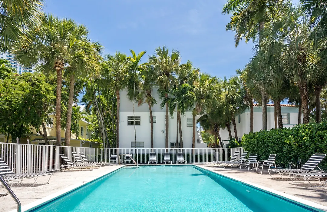 Miami River Inn By Renzzi-1