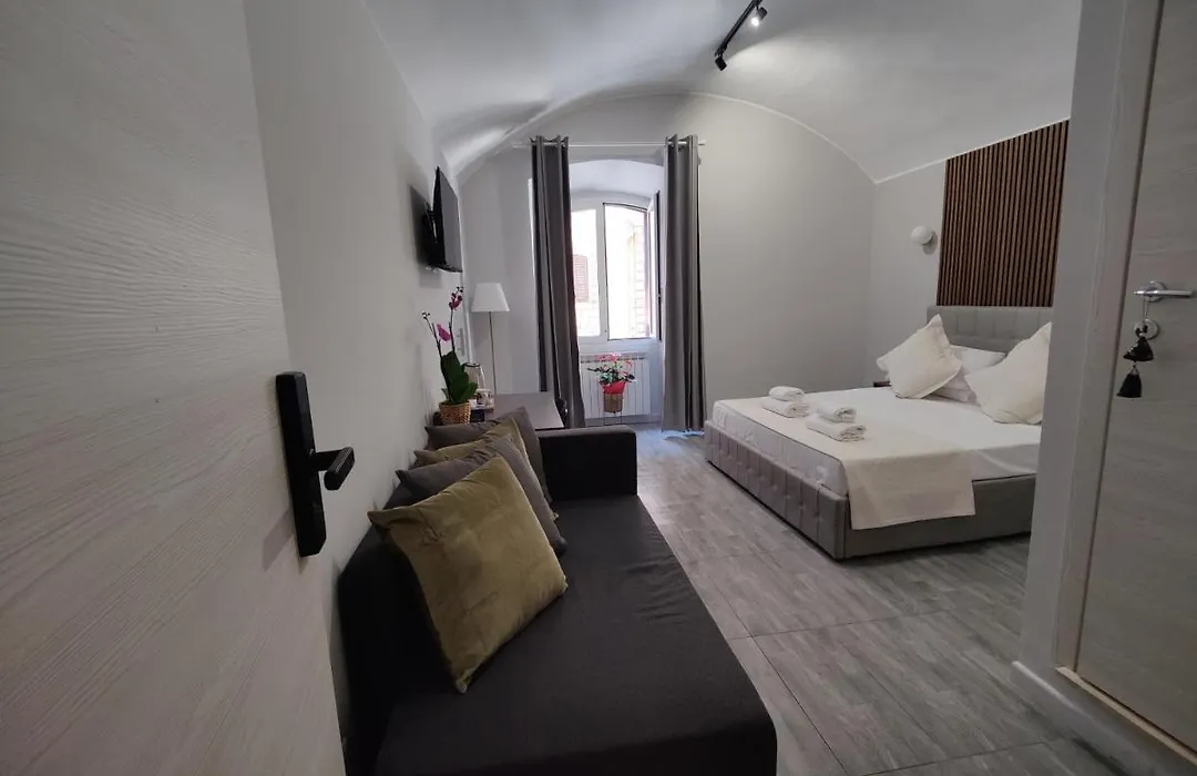 Holiday 168 Guest House-1
