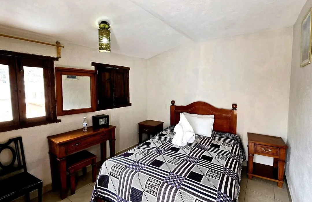 Hotel Plaza Baratillo-1