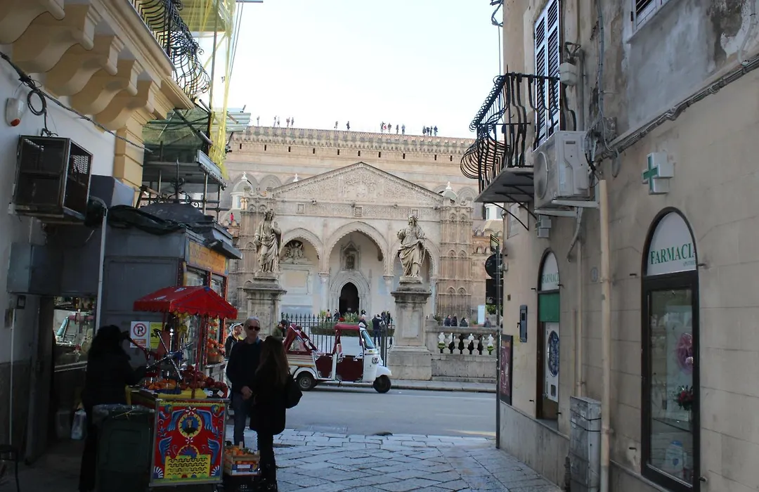La Siciliana-di fronte la Cattedrale-1