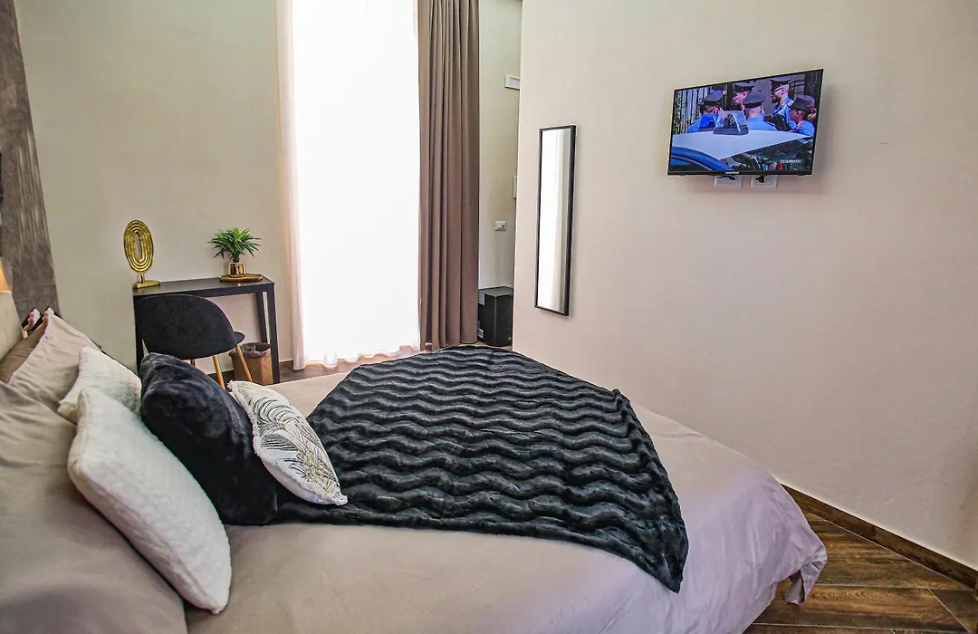 Lustru Apartment-1