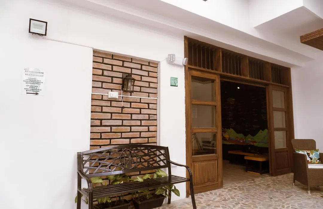 Tuki Hostel & Lounge-1