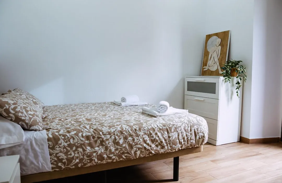 Triana Riverside Guesthouse-1