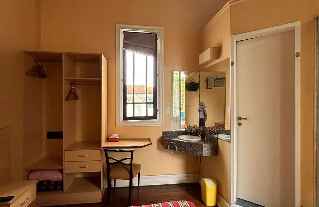 Lgy Bed & Breakfast Only Men-Solo Hombres-1