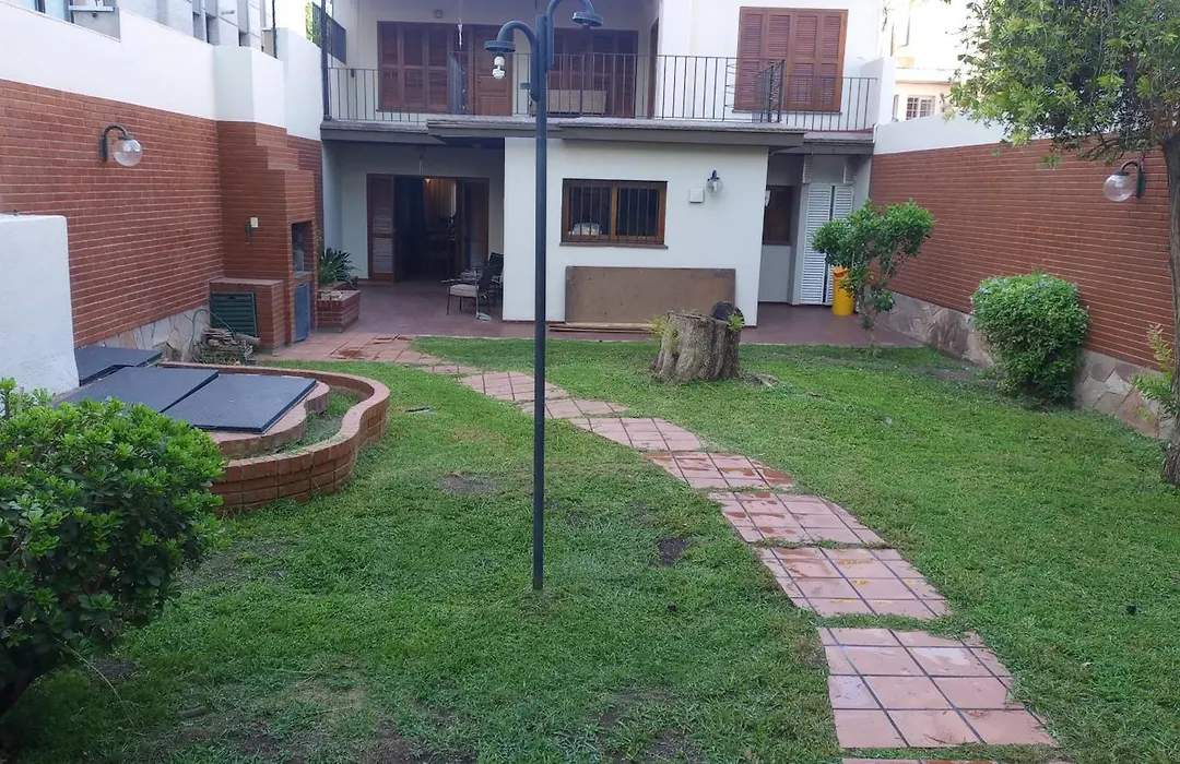 amplia y confortable casa en la principal calle gastronómica de la provincia-1